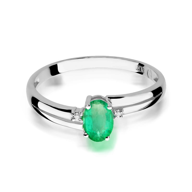Gold Ring With Emerald And Diamonds