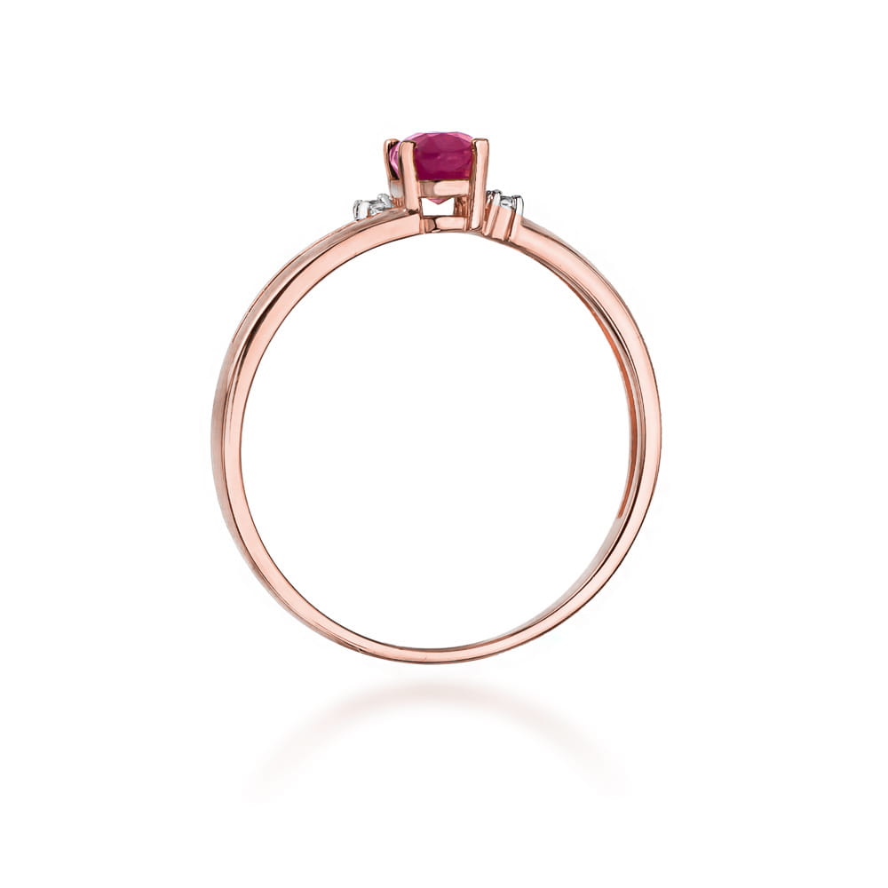 Gold Ring With Ruby And Diamonds