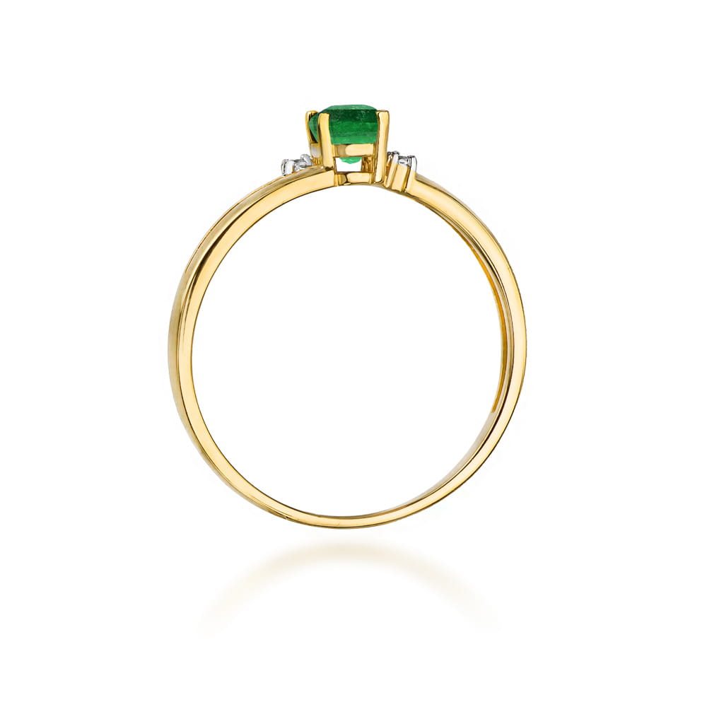 Gold Ring With Emerald And Diamonds