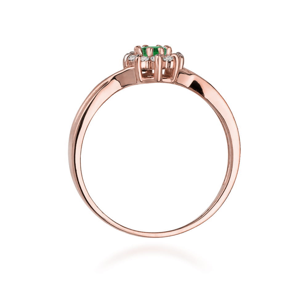 Gold Ring With Emerald And Diamonds