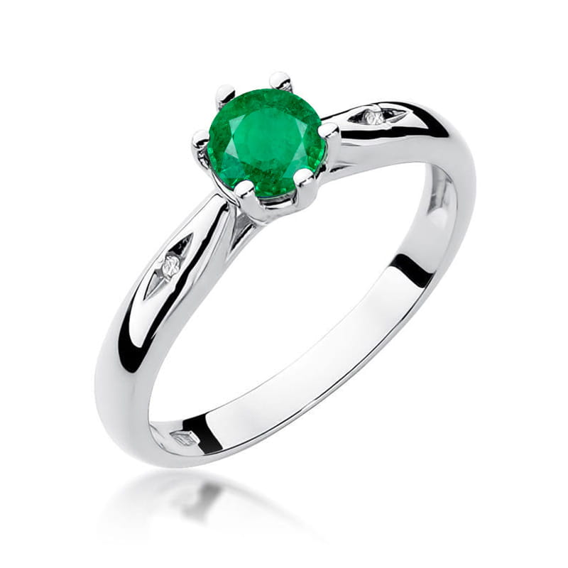 Gold Ring With Emerald And Diamonds