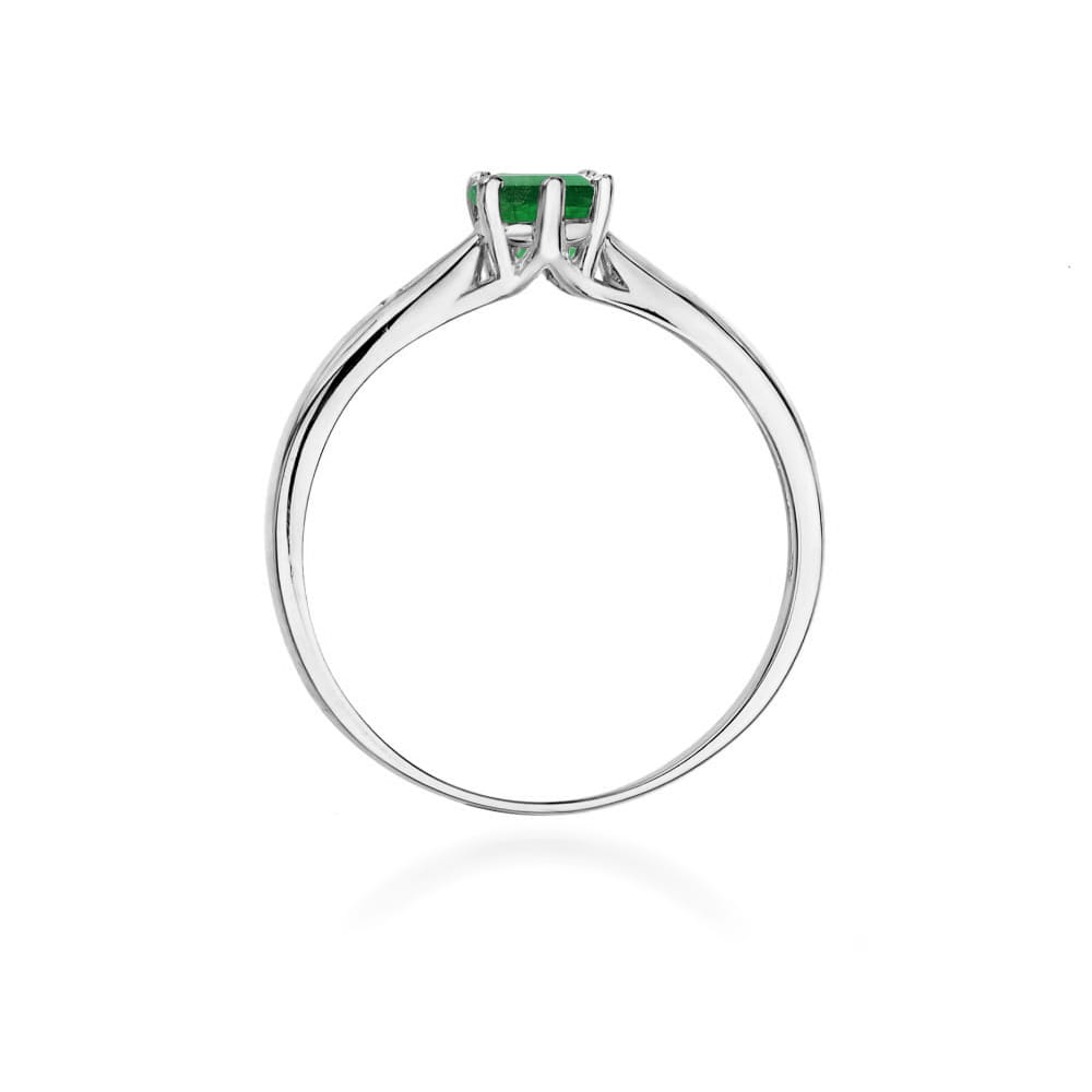 Gold Ring With Emerald And Diamonds