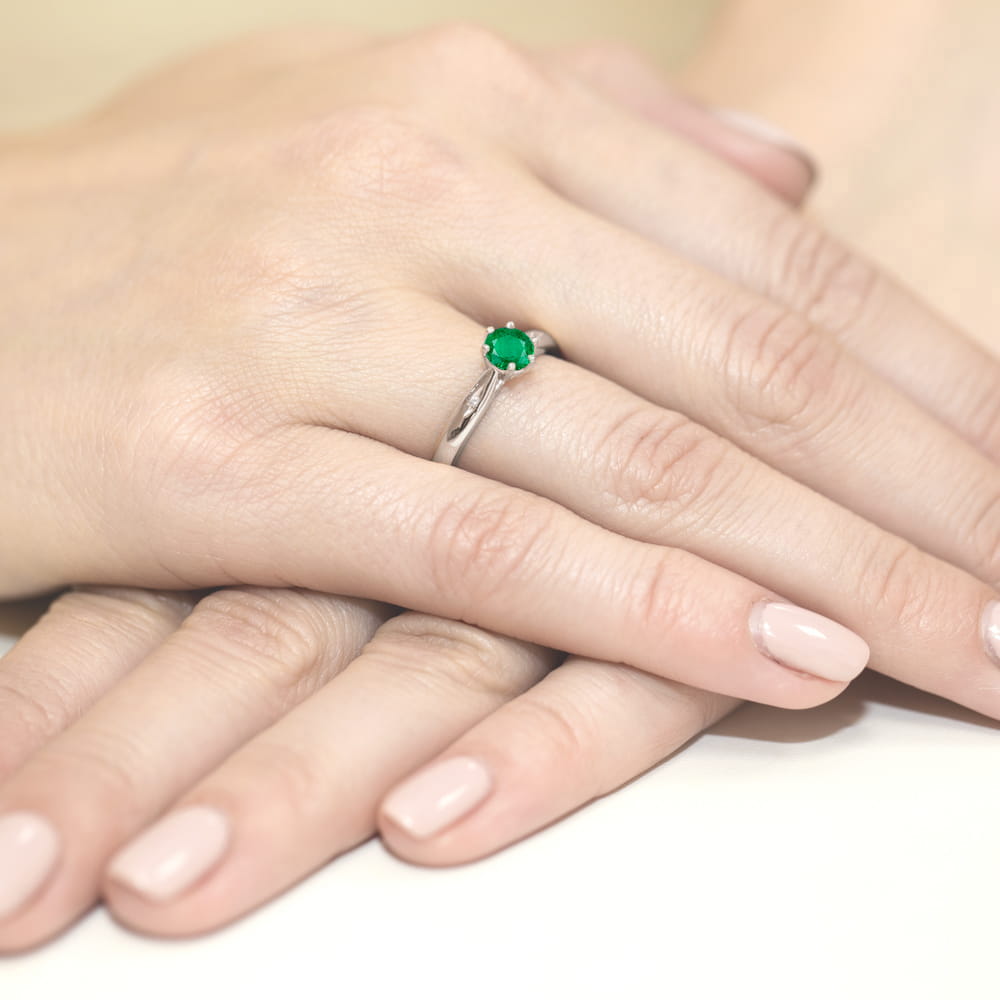 Gold Ring With Emerald And Diamonds