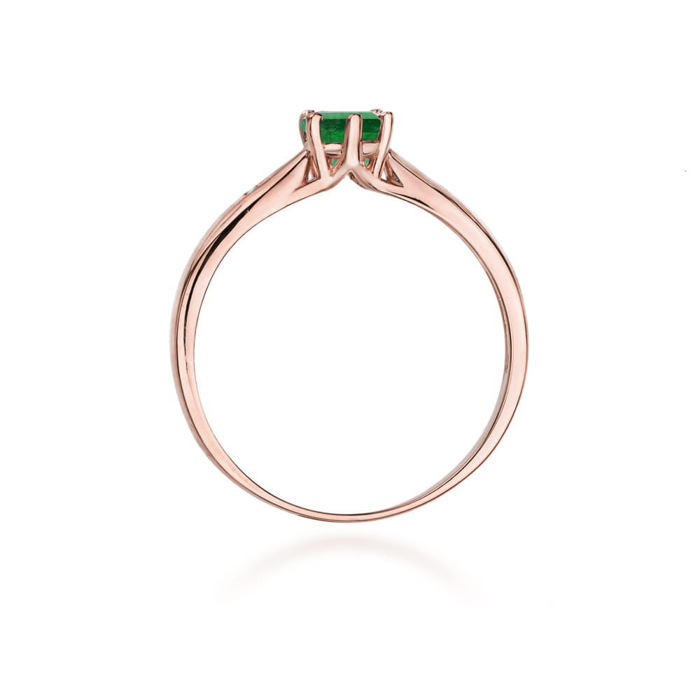 Gold Ring With Emerald And Diamonds