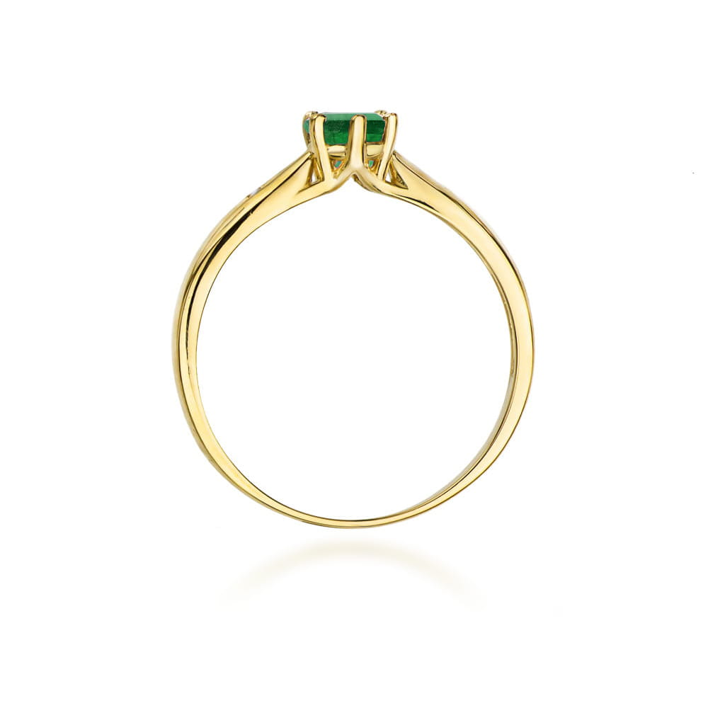 Gold Ring With Emerald And Diamonds