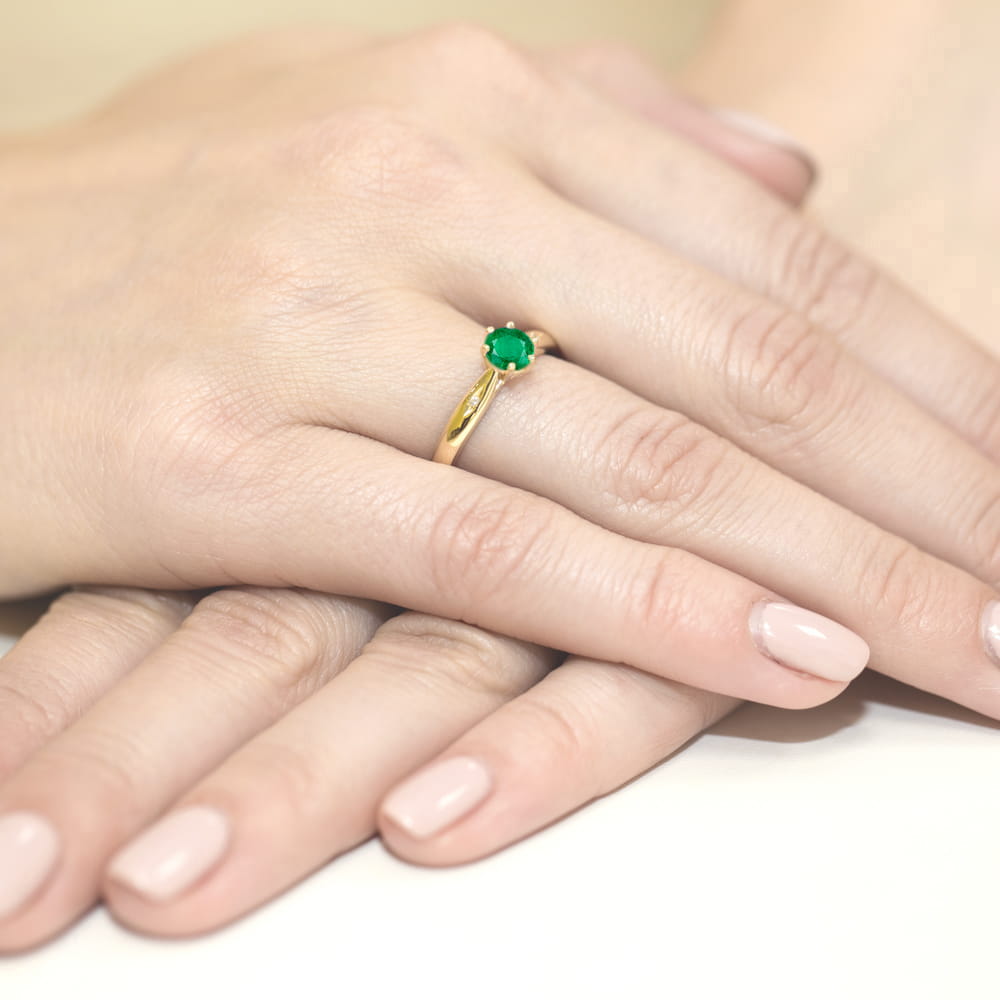 Gold Ring With Emerald And Diamonds