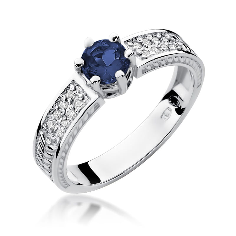 Gold Ring With Sapphire And Diamonds