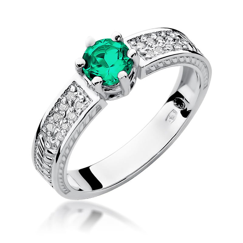 Gold Ring With Emerald And Diamonds