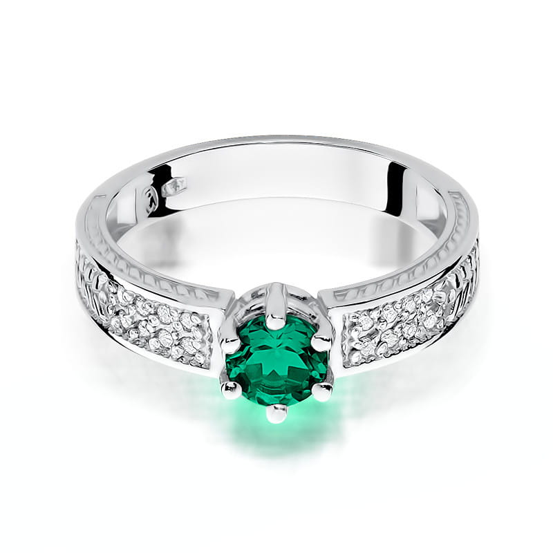 Gold Ring With Emerald And Diamonds