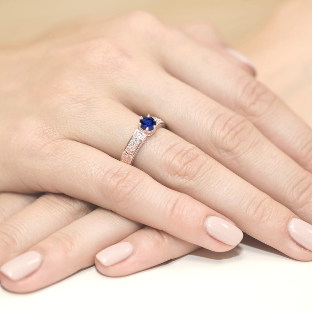 Gold Ring With Sapphire And Diamonds