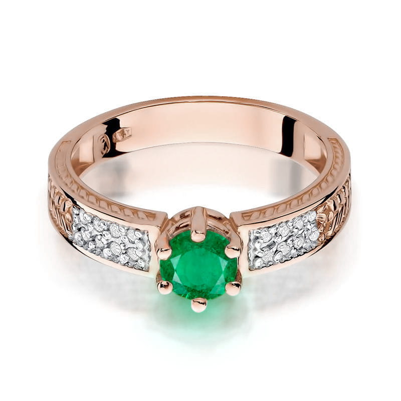 Gold Ring With Emerald And Diamonds