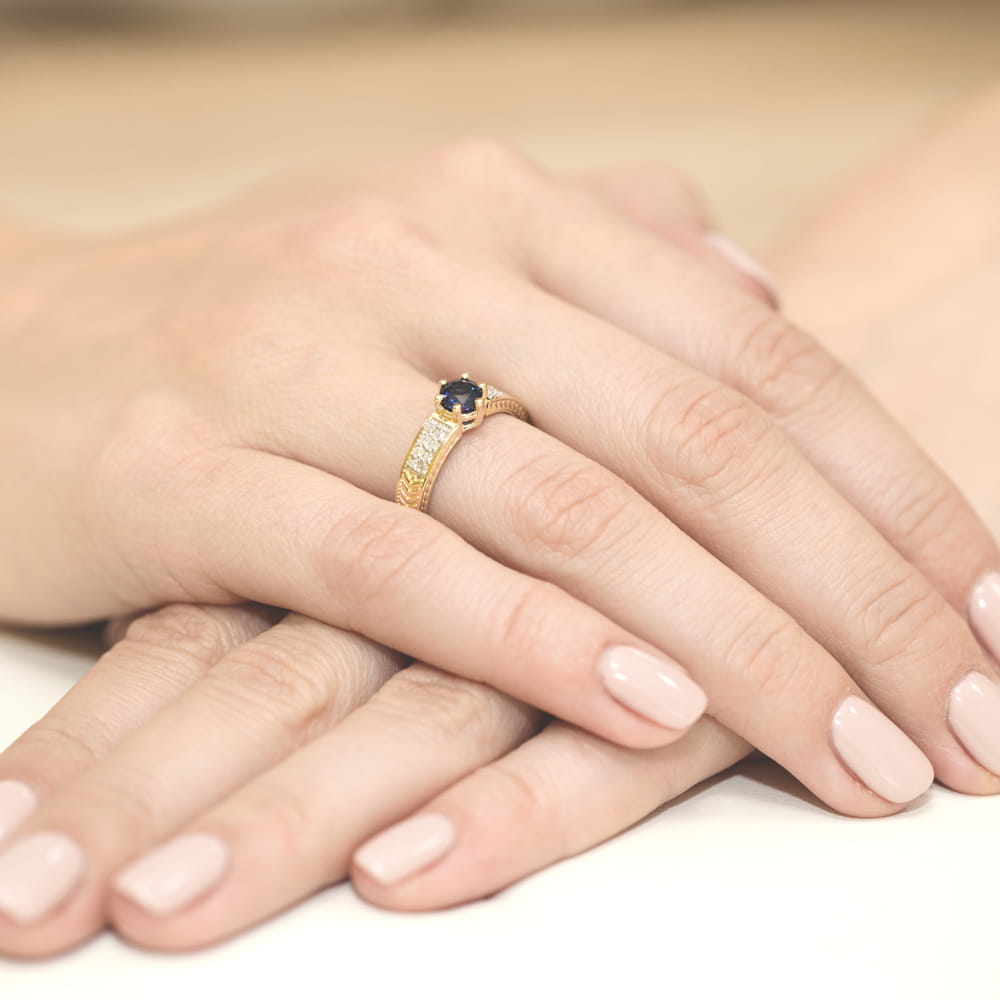 Gold Ring With Sapphire And Diamonds