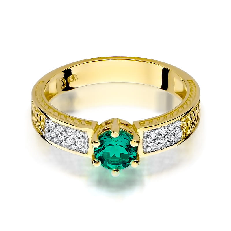Gold Ring With Emerald And Diamonds