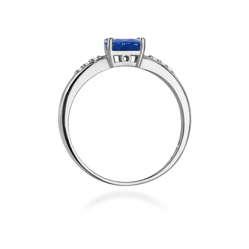 Gold Ring With Sapphire And Diamonds