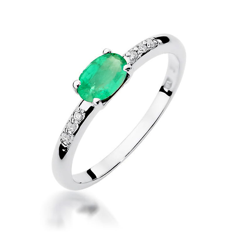 Gold Ring With Emerald And Diamonds
