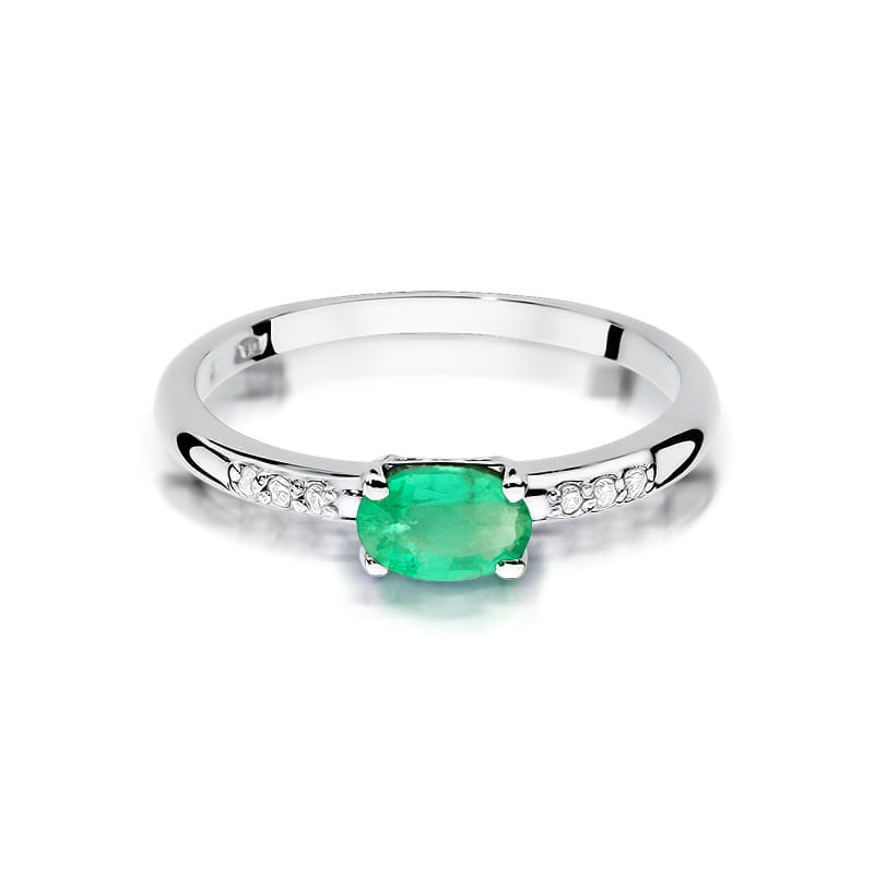 Gold Ring With Emerald And Diamonds