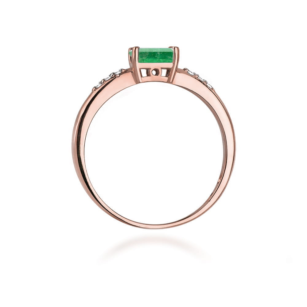 Gold Ring With Emerald And Diamonds