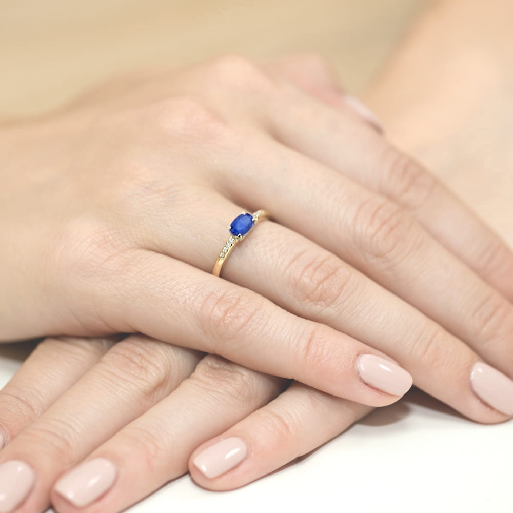 Gold Ring With Sapphire And Diamonds