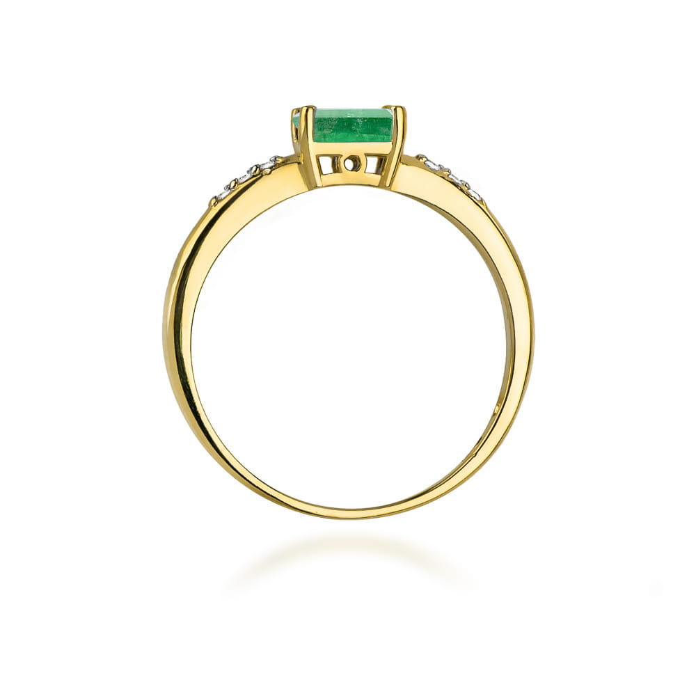 Gold Ring With Emerald And Diamonds