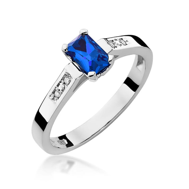Gold Ring With Sapphire And Diamonds