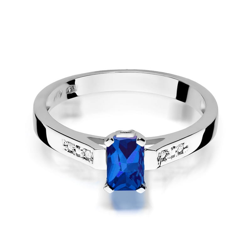 Gold Ring With Sapphire And Diamonds