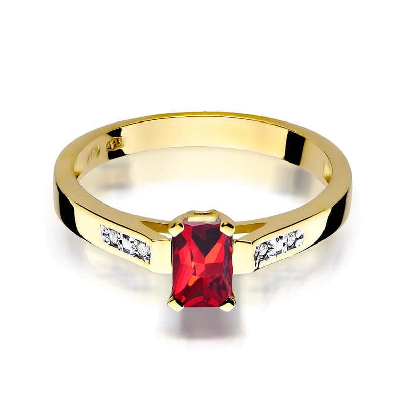 Gold Ring With Ruby And Diamonds