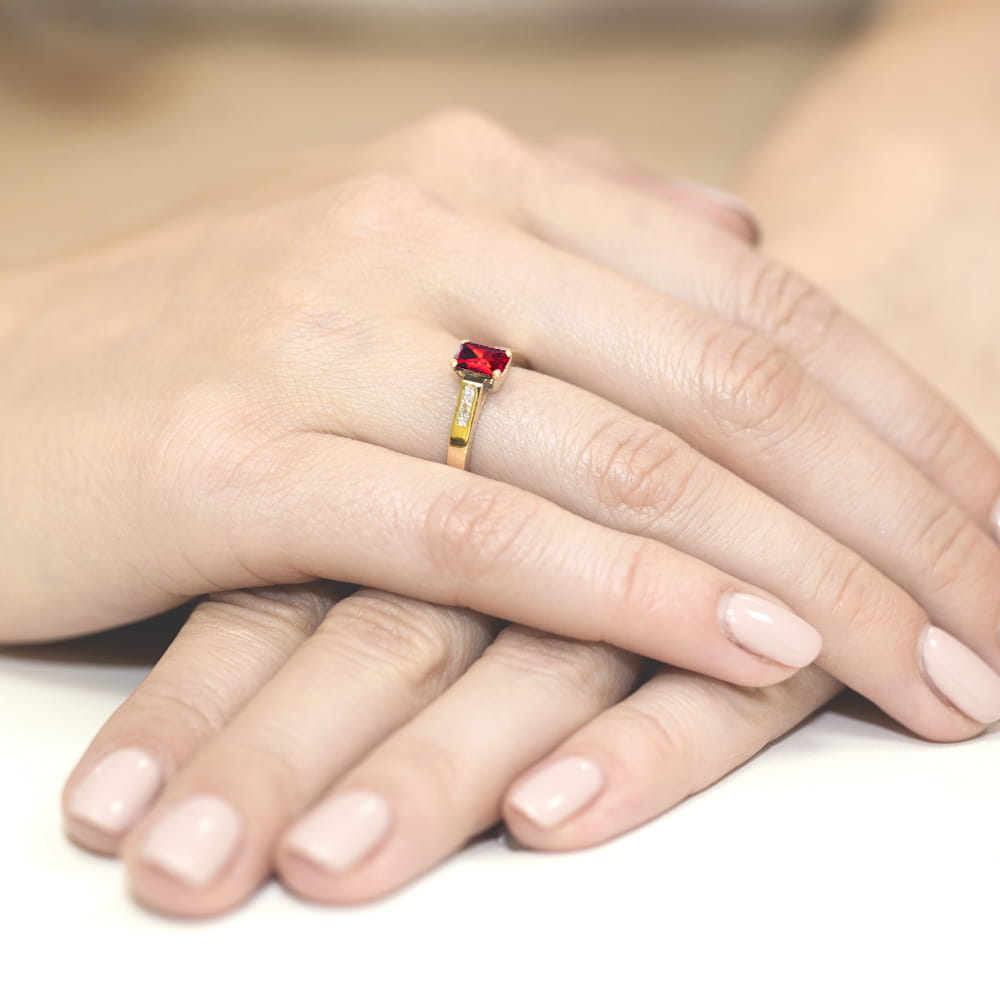 Gold Ring With Ruby And Diamonds