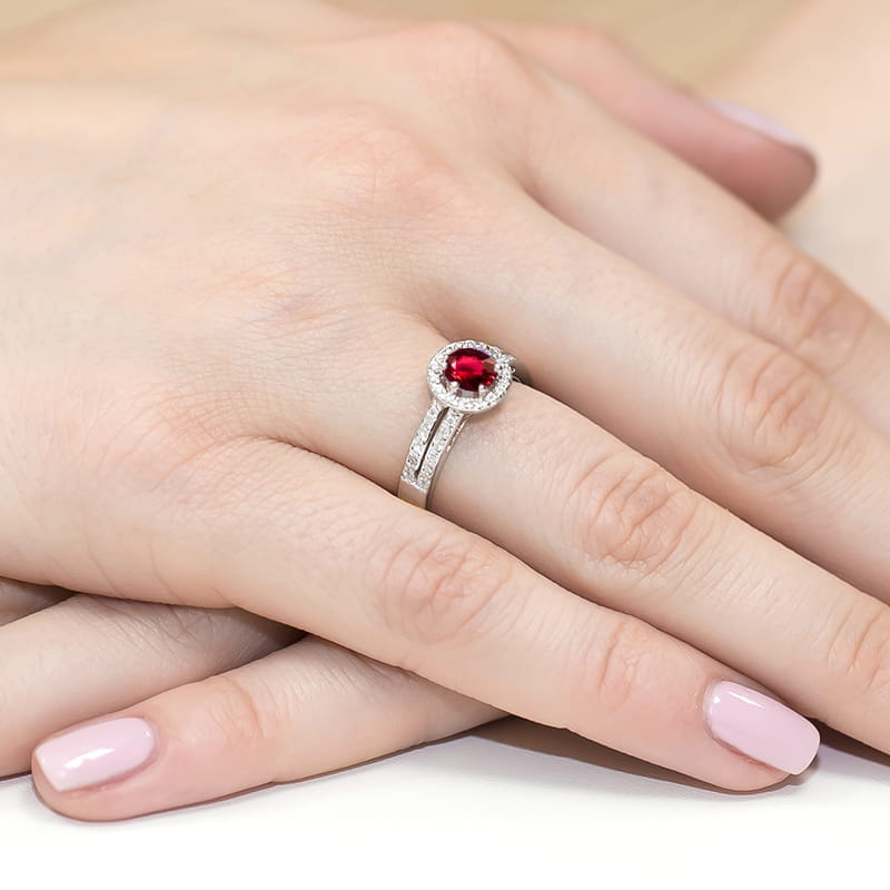 Gold Ring With Ruby And Diamonds