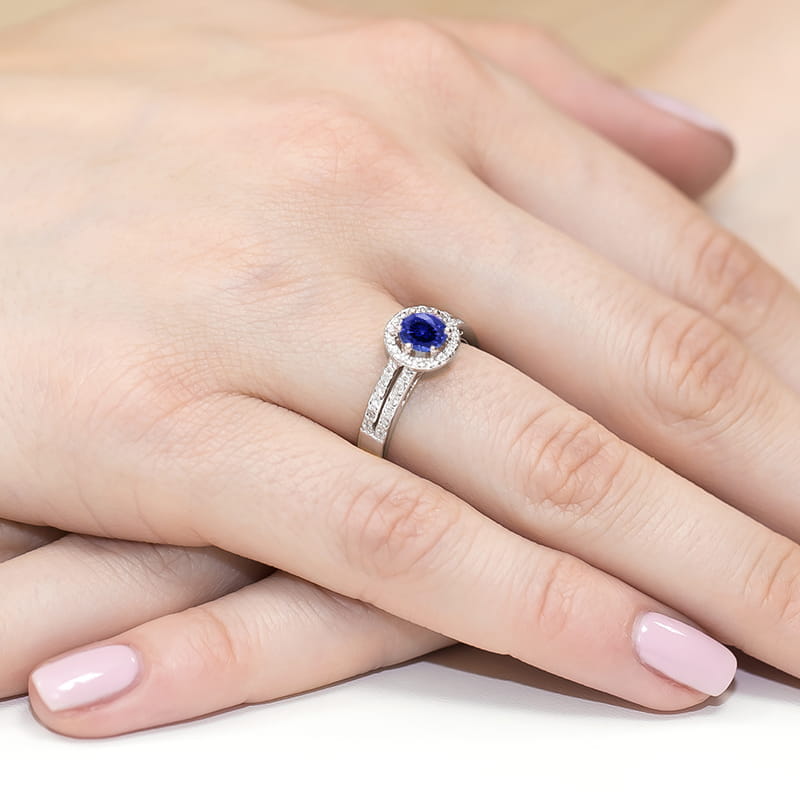 Gold Ring With Sapphire And Diamonds
