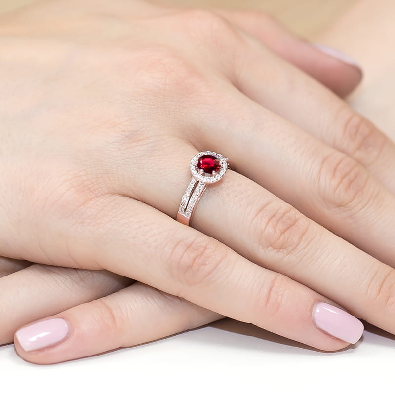 Gold Ring With Ruby And Diamonds