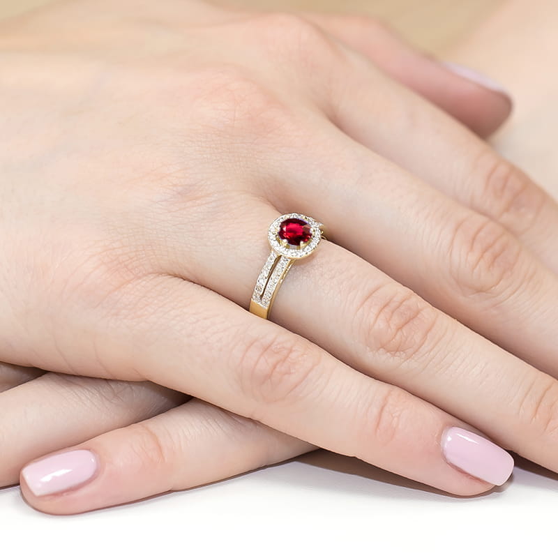 Gold Ring With Ruby And Diamonds