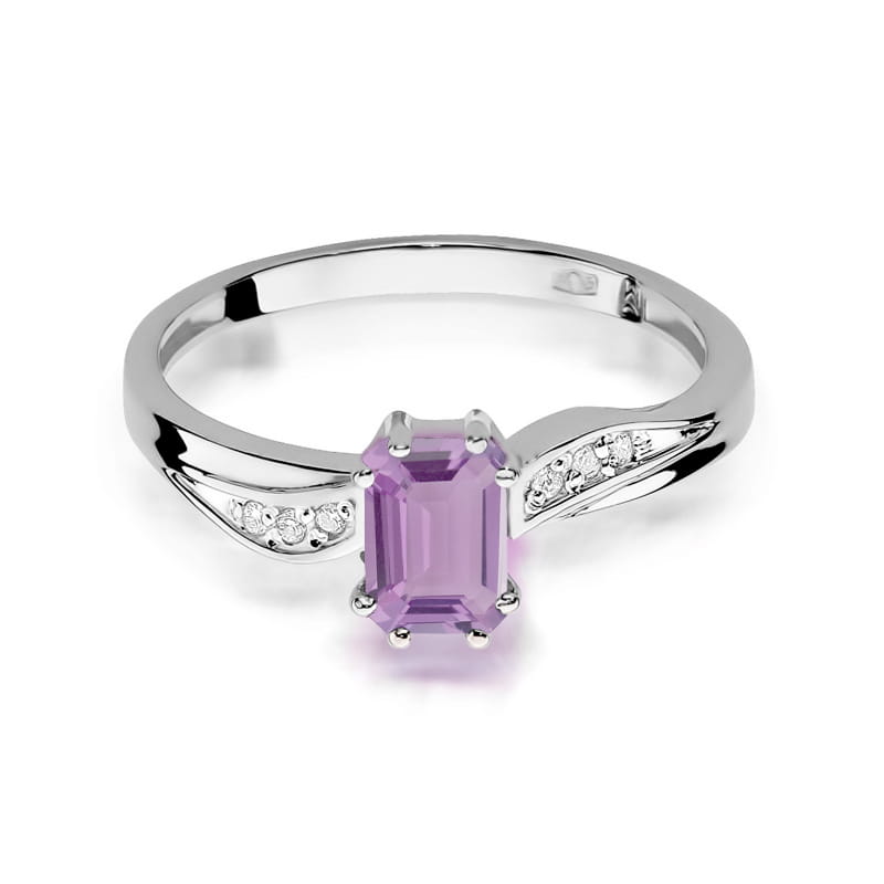 Gold Ring With Amethyst And Diamonds