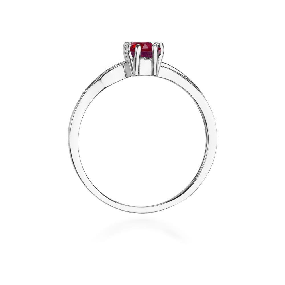 Gold Ring With Garnet And Diamonds