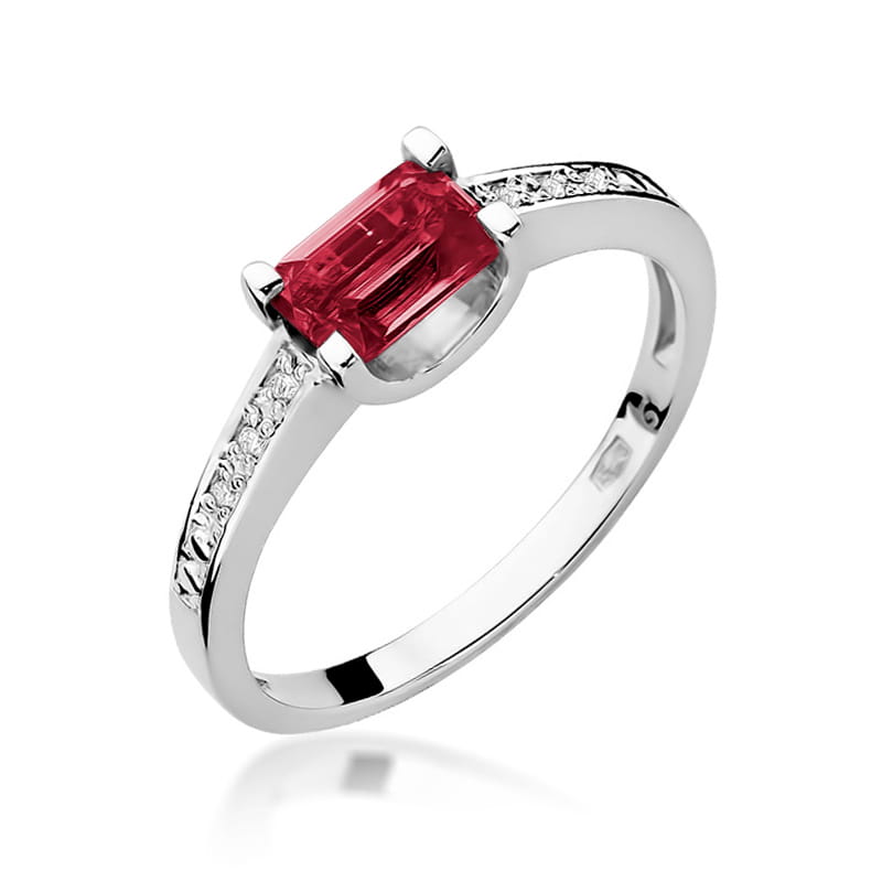 Gold Ring With Ruby And Diamonds