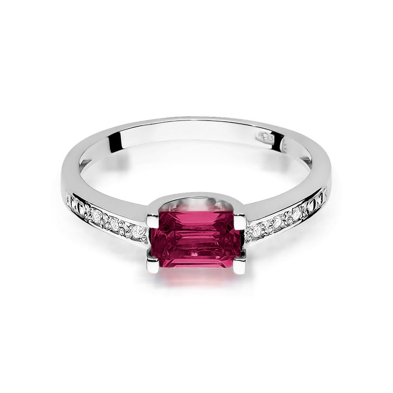 Gold Ring With Ruby And Diamonds