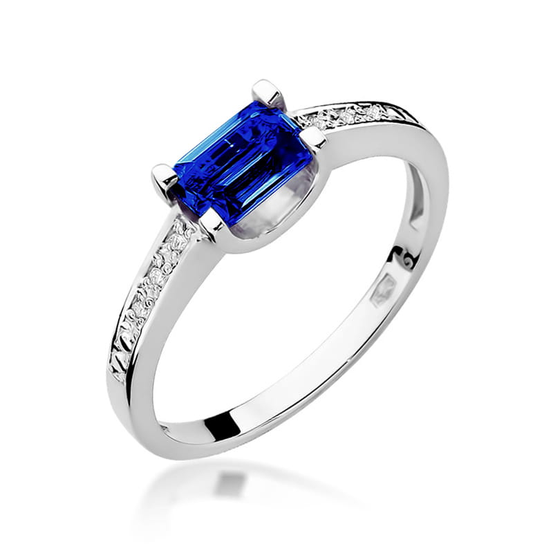 Gold Ring With Sapphire And Diamonds