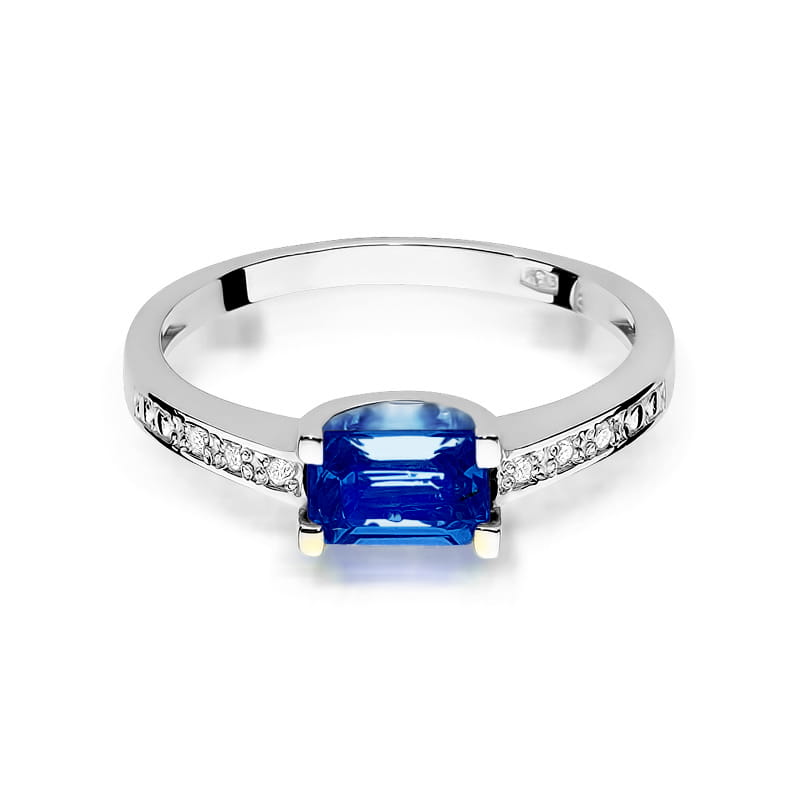 Gold Ring With Sapphire And Diamonds