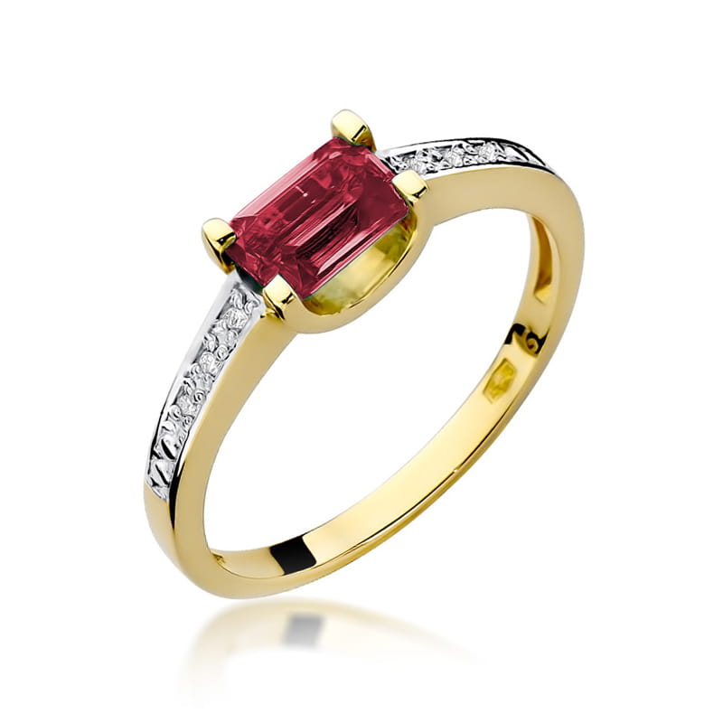 Gold Ring With Ruby And Diamonds