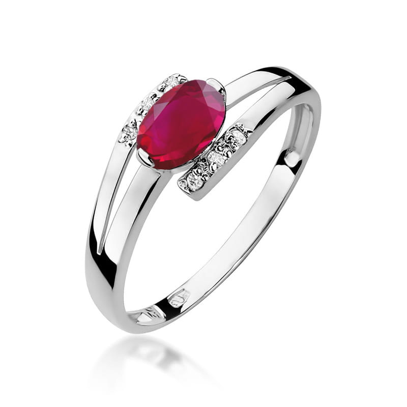 Gold Ring With Ruby And Diamonds