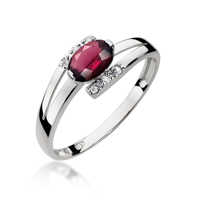 Gold Ring With Rhodolite And Diamonds