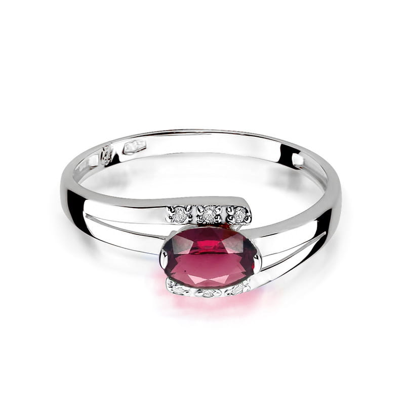 Gold Ring With Rhodolite And Diamonds
