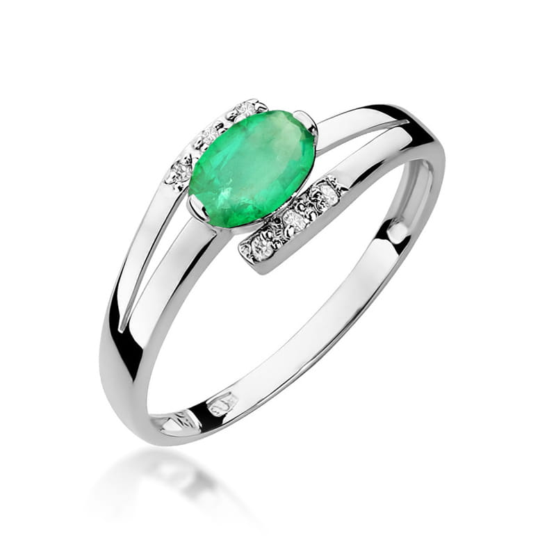 Gold Ring With Emerald And Diamonds