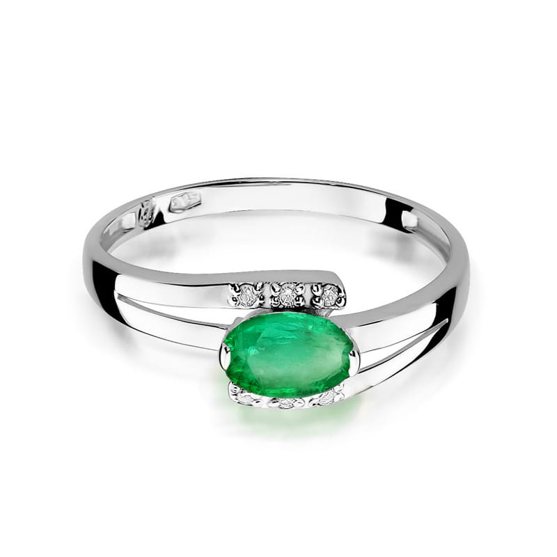 Gold Ring With Emerald And Diamonds
