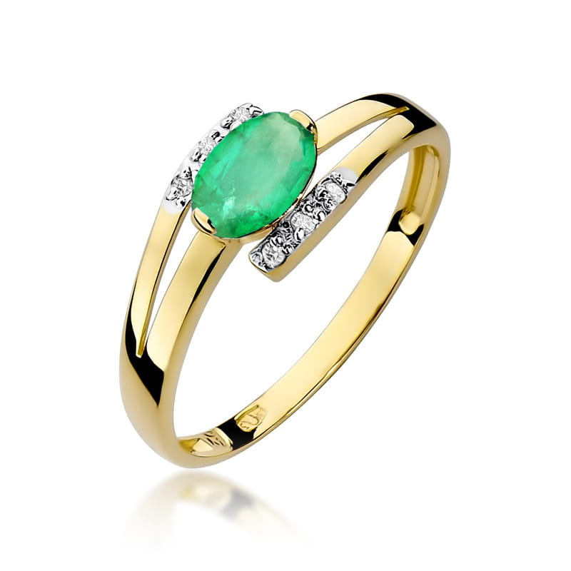 Gold Ring With Emerald And Diamonds