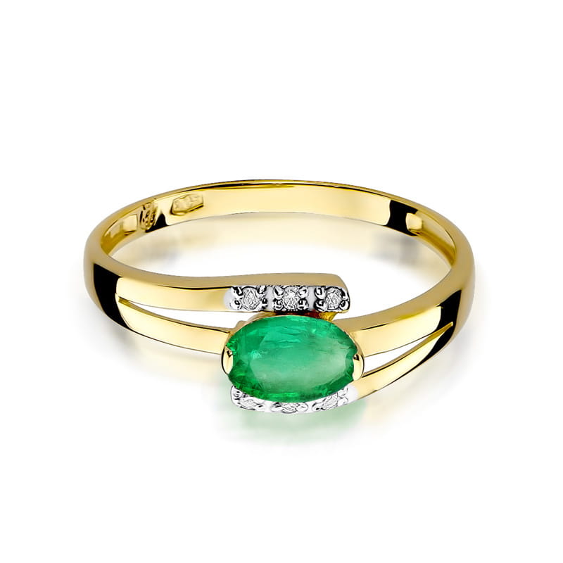 Gold Ring With Emerald And Diamonds