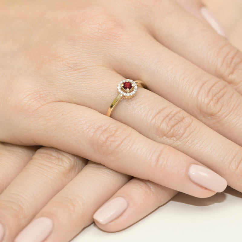 Gold Ring With Ruby And Diamonds