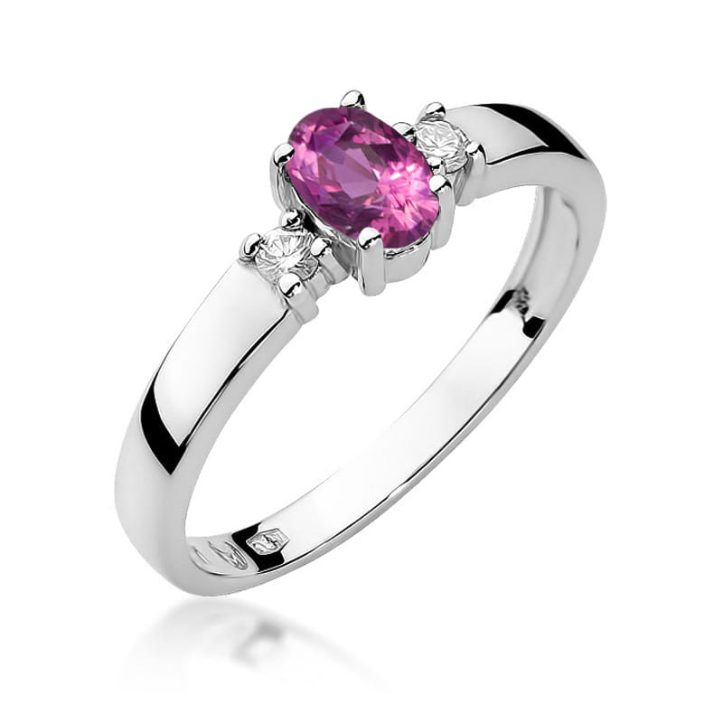 Gold Ring With Pink Sapphire And Diamonds