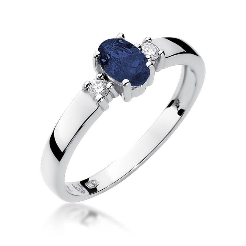 Gold Ring With Sapphire And Diamonds