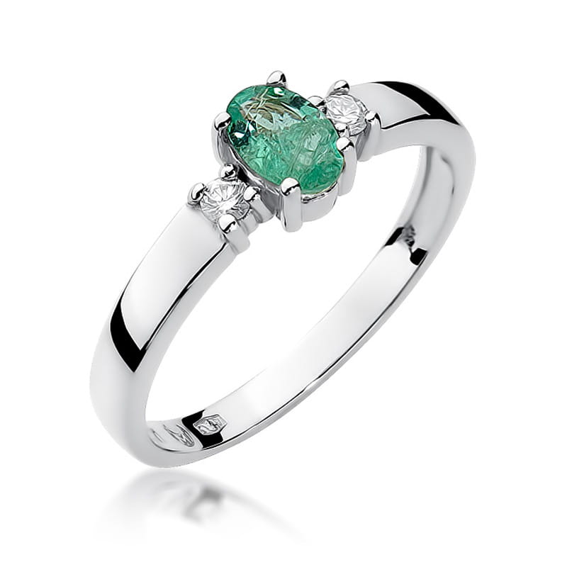Gold Ring With Emerald And Diamonds