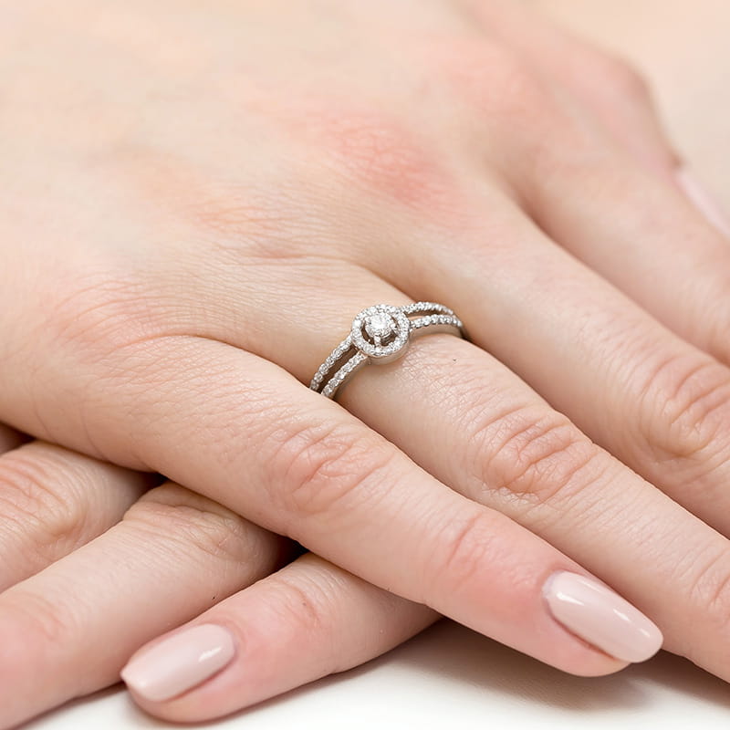 Gold Ring With Diamonds